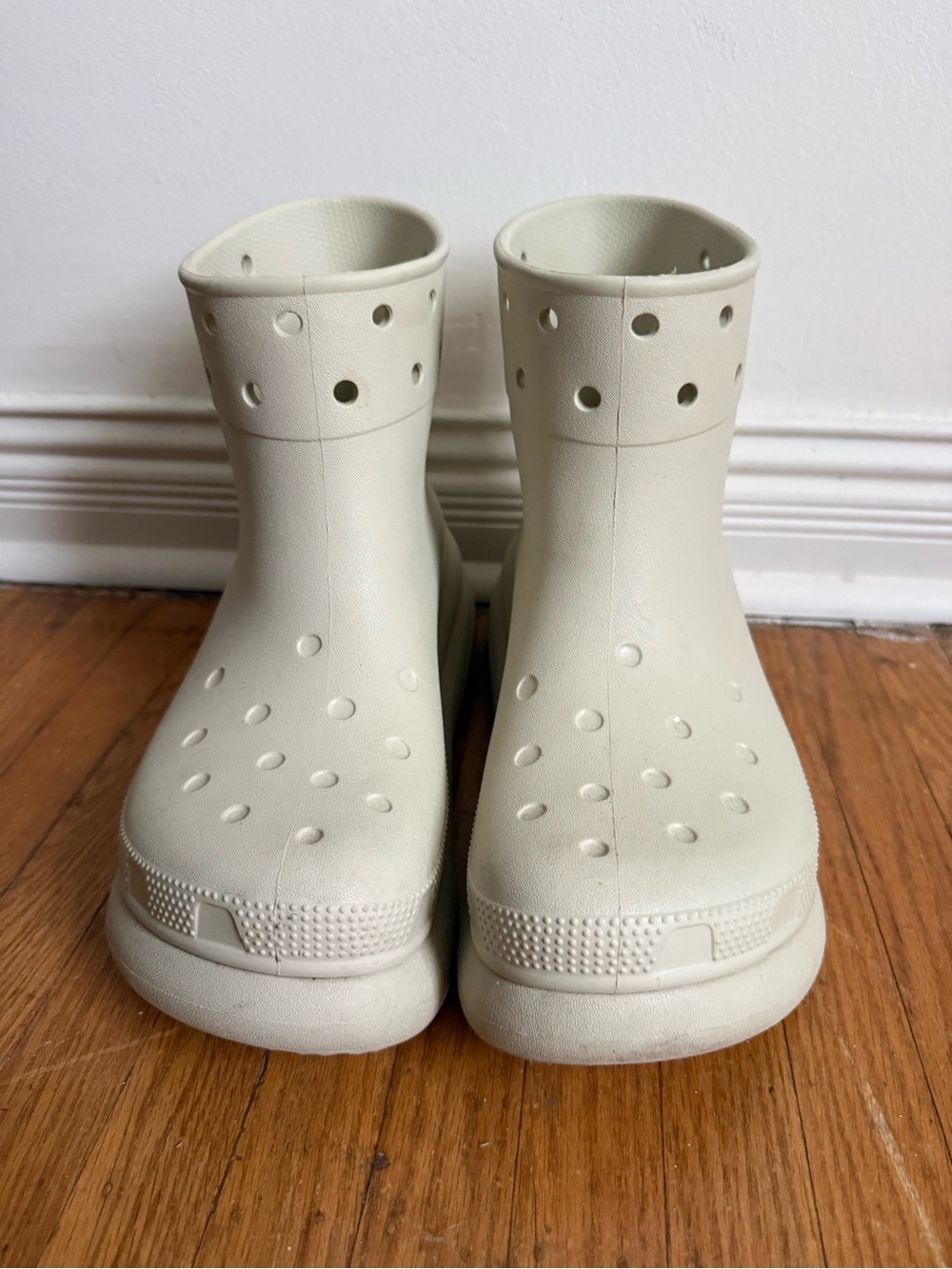 CROCS women’s platform Cream Off-White Rain & Snow Boots
